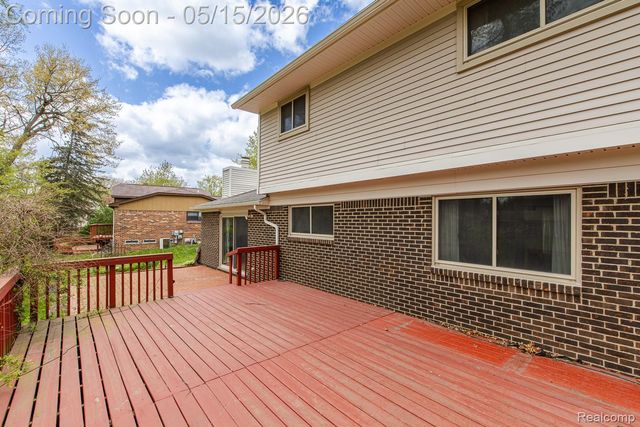 5118 Woodcreek Trail, Independence Charter Township, MI 48346