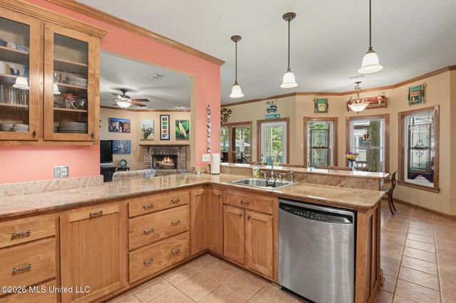 129 Lakewood Drive, Waveland, MS 39576