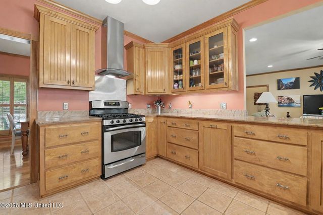 129 Lakewood Drive, Waveland, MS 39576