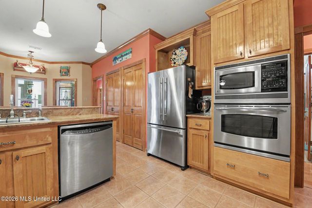 129 Lakewood Drive, Waveland, MS 39576