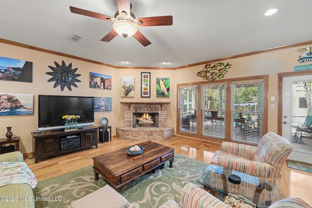 129 Lakewood Drive, Waveland, MS 39576