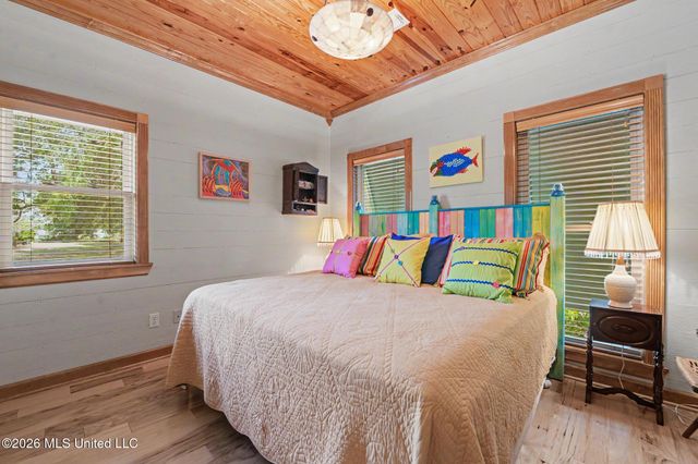 129 Lakewood Drive, Waveland, MS 39576