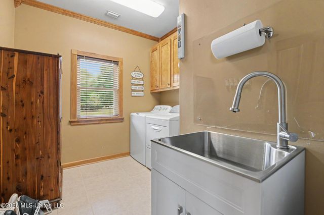 129 Lakewood Drive, Waveland, MS 39576