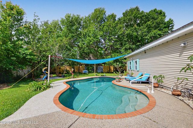 129 Lakewood Drive, Waveland, MS 39576