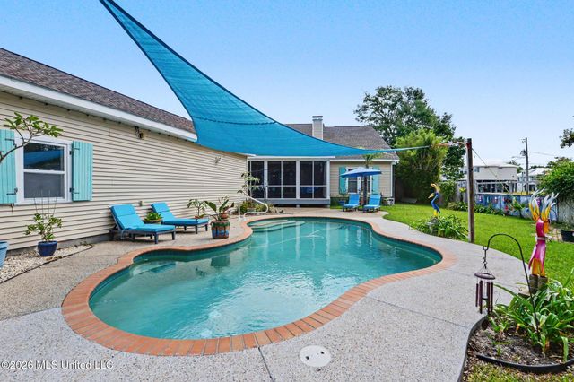 129 Lakewood Drive, Waveland, MS 39576