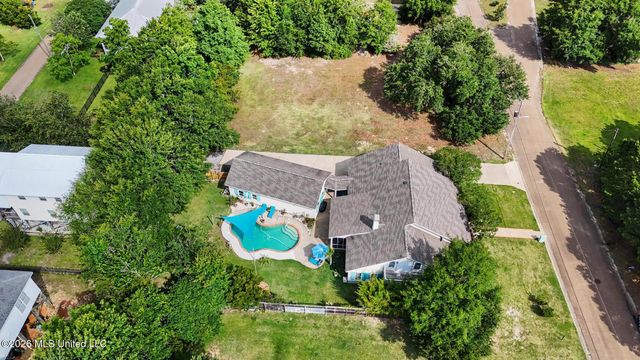 129 Lakewood Drive, Waveland, MS 39576