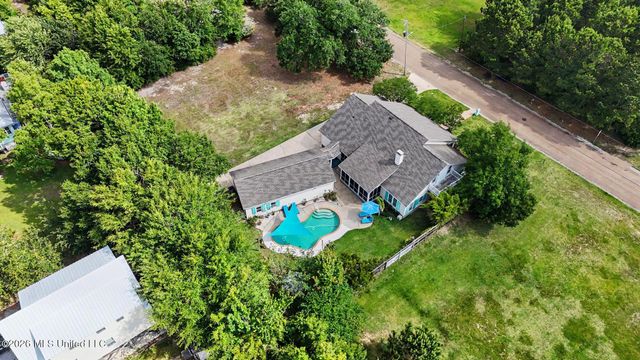129 Lakewood Drive, Waveland, MS 39576