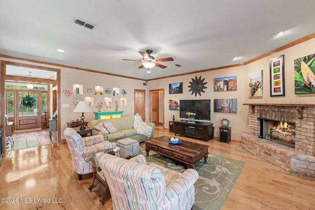 129 Lakewood Drive, Waveland, MS 39576