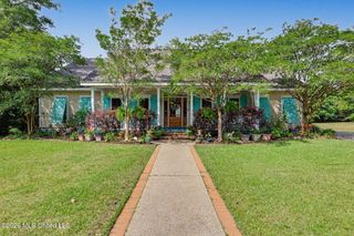 129 Lakewood Drive, Waveland, MS 39576