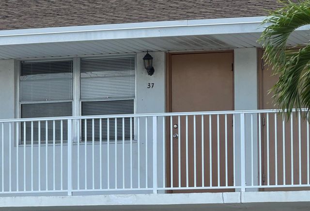 810 Lake Shore Drive 37, Lake Park, FL 33403