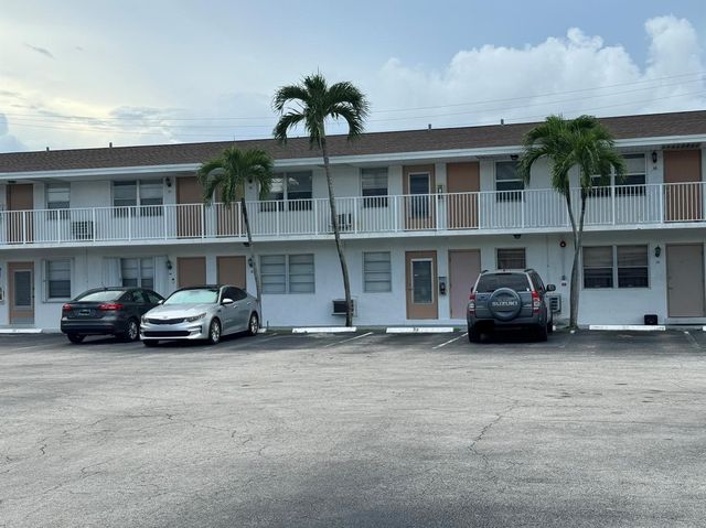 810 Lake Shore Drive 37, Lake Park, FL 33403