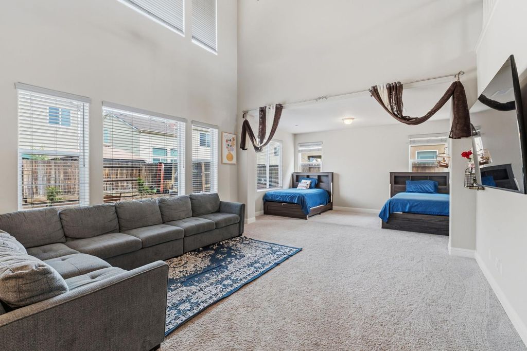 Image 12 of property listing at 4292 N Vaughan Avenue, Fresno, CA 93723