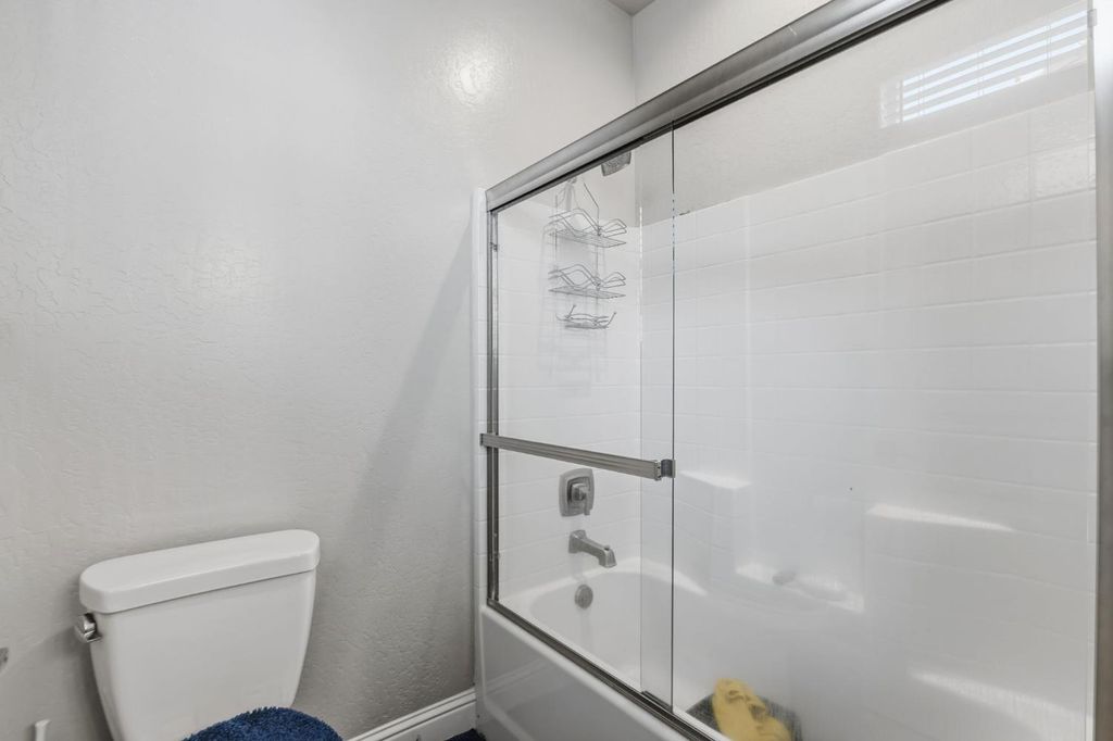 Image 29 of property listing at 4292 N Vaughan Avenue, Fresno, CA 93723