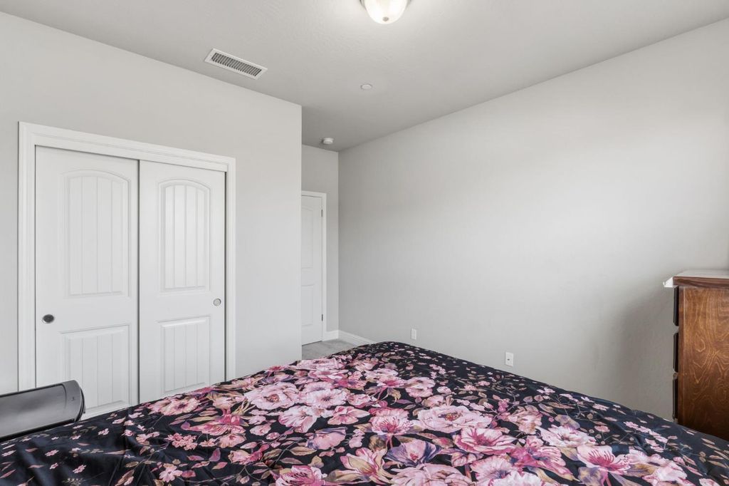 Image 31 of property listing at 4292 N Vaughan Avenue, Fresno, CA 93723