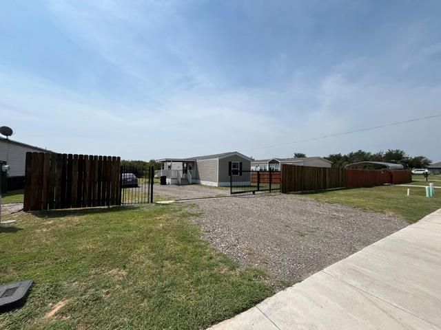 121 Sunflower RD, Dale, TX 78616