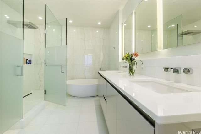 1118 Ala Moana Boulevard 1002, Honolulu, HI 96814