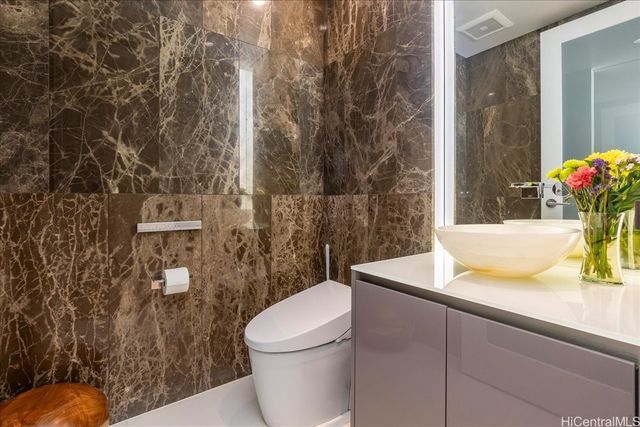 1118 Ala Moana Boulevard 1002, Honolulu, HI 96814