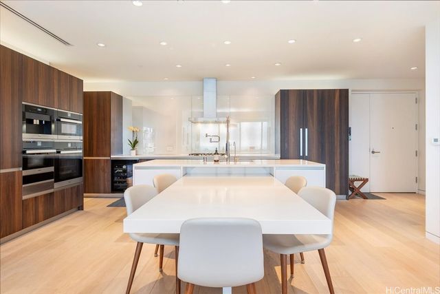 1118 Ala Moana Boulevard 1002, Honolulu, HI 96814