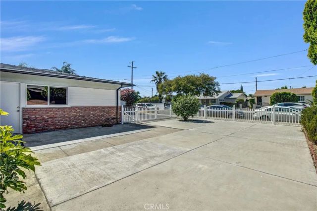 11046 Lull St., Sun Valley, CA 91352