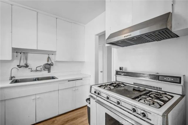 11046 Lull St., Sun Valley, CA 91352