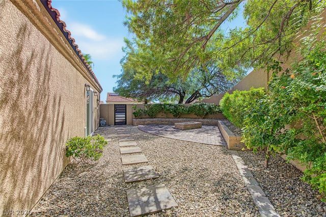 1705 Eagle Feather Street, Las Vegas, NV 89128