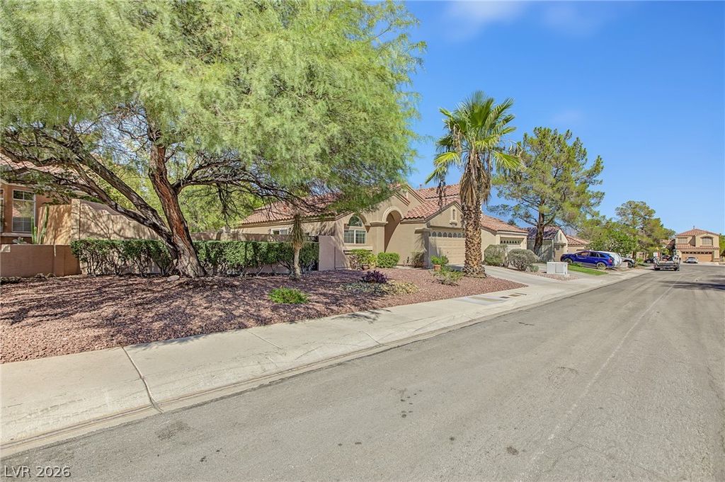 1705 Eagle Feather Street, Las Vegas, NV 89128