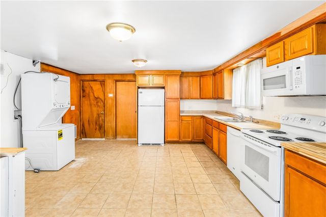 10 Potter Drive, Providence, RI 02907