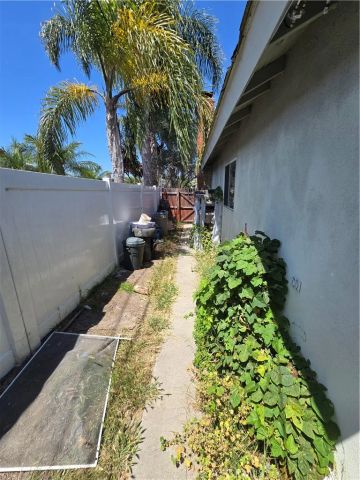 15542 Cabot Circle, Huntington Beach, CA 92647