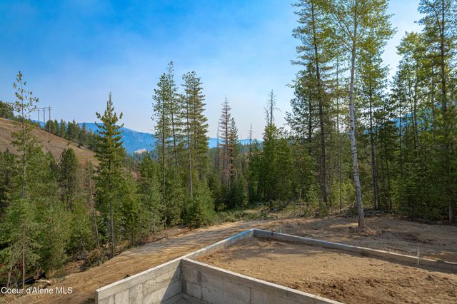 207 Palomino Ct, Pinehurst, ID 83850