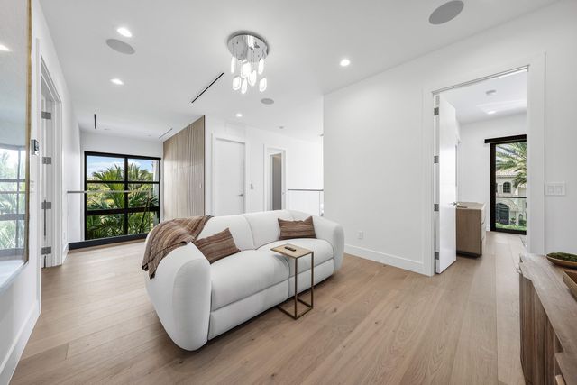 400 NE 4TH Street, Boca Raton, FL 33432