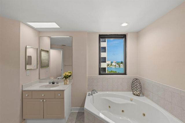 670 ISLAND WAY 800, Clearwater Beach, FL 33767