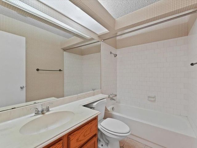 3317 Golden Trails Drive 807, Houston, TX 77345