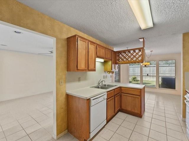3317 Golden Trails Drive 807, Houston, TX 77345