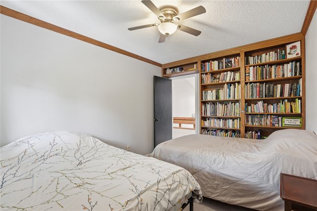 1932 Holiday Road, Coralville, IA 52241