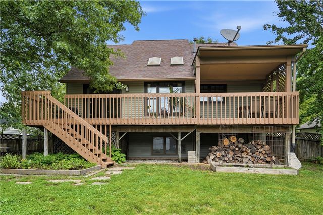 1932 Holiday Road, Coralville, IA 52241