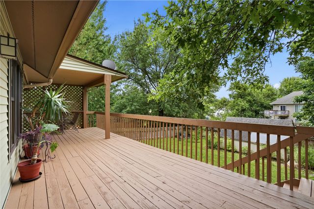 1932 Holiday Road, Coralville, IA 52241