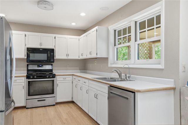 1932 Holiday Road, Coralville, IA 52241