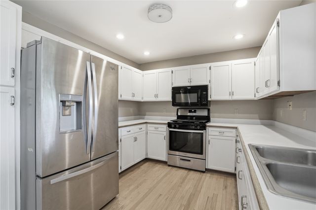 1932 Holiday Road, Coralville, IA 52241