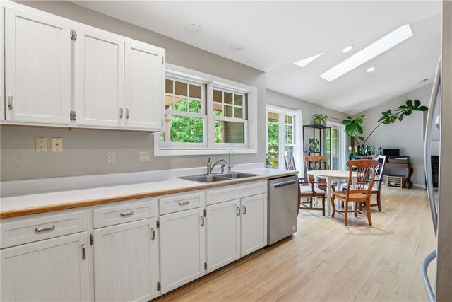 1932 Holiday Road, Coralville, IA 52241