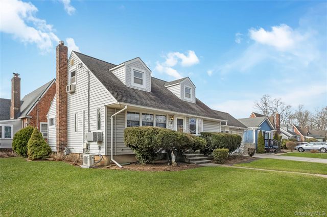 172 Glengariff Road, Massapequa Park, NY 11762