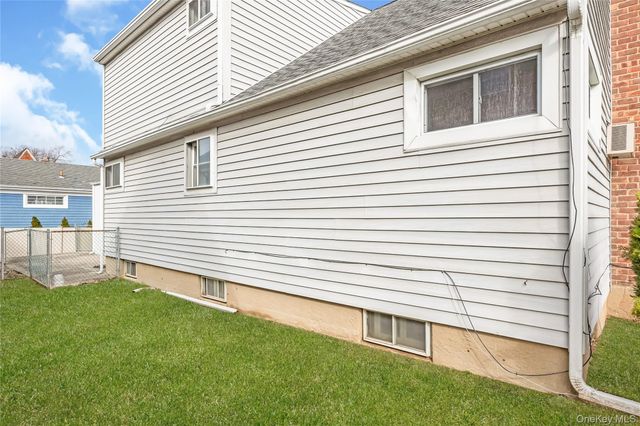 172 Glengariff Road, Massapequa Park, NY 11762