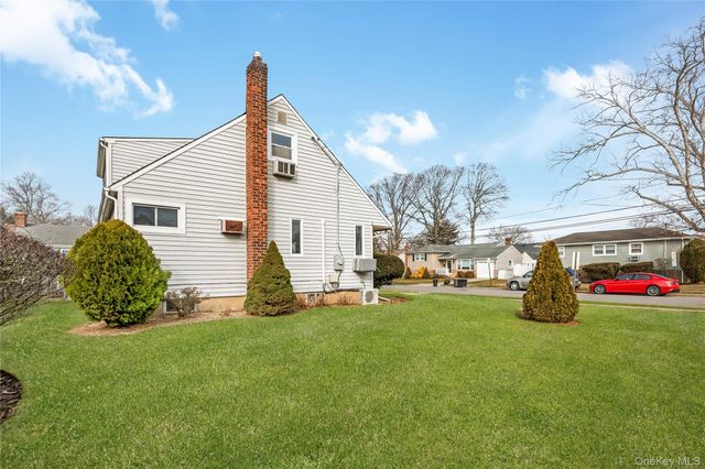 172 Glengariff Road, Massapequa Park, NY 11762