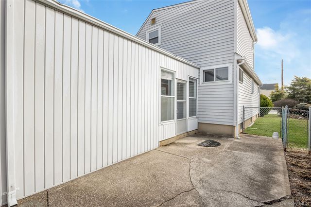 172 Glengariff Road, Massapequa Park, NY 11762