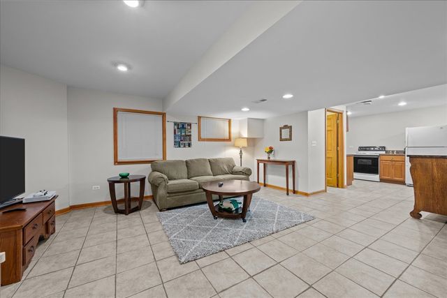 2025 Gillenwater Street, Batavia, IL 60510