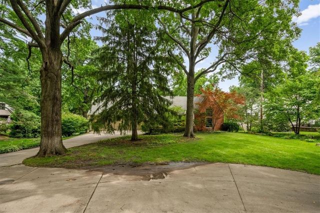 2326 W 95 Street, Leawood, KS 66206