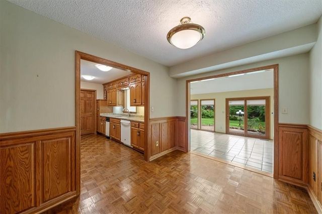 2326 W 95 Street, Leawood, KS 66206