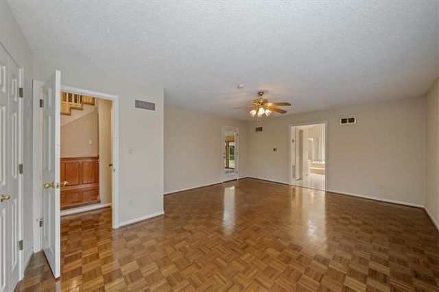 2326 W 95 Street, Leawood, KS 66206