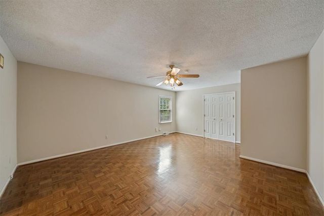 2326 W 95 Street, Leawood, KS 66206