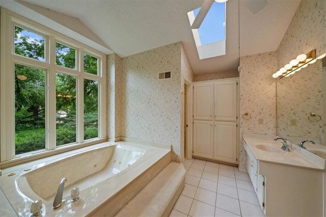 2326 W 95 Street, Leawood, KS 66206