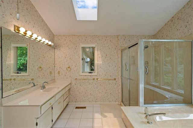 2326 W 95 Street, Leawood, KS 66206
